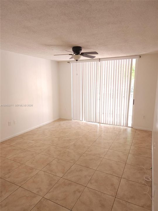 En Venta: $249,800 (2 camas, 2 baños, 966 Pies cuadrados)