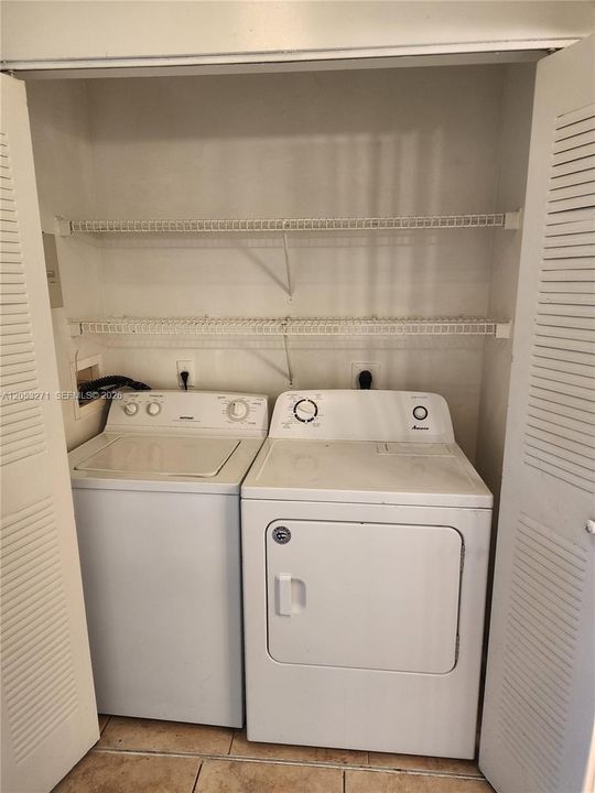 En Venta: $249,800 (2 camas, 2 baños, 966 Pies cuadrados)