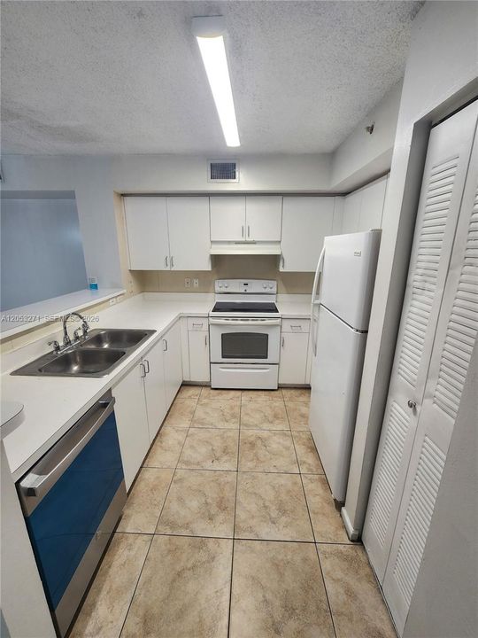 En Venta: $249,800 (2 camas, 2 baños, 966 Pies cuadrados)