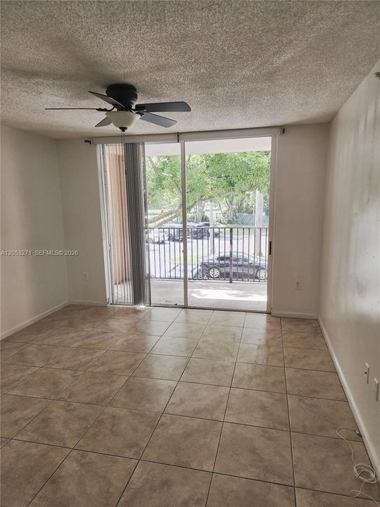 En Venta: $249,800 (2 camas, 2 baños, 966 Pies cuadrados)