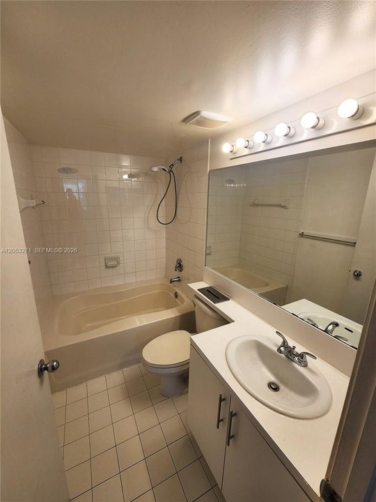 En Venta: $249,800 (2 camas, 2 baños, 966 Pies cuadrados)