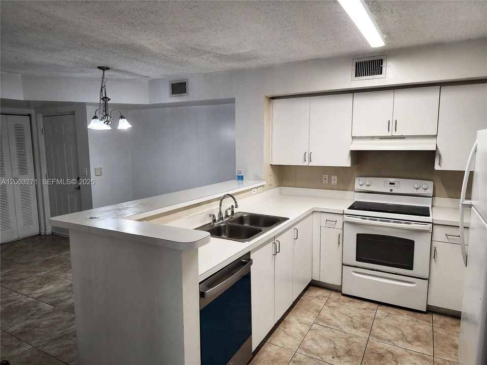 En Venta: $249,800 (2 camas, 2 baños, 966 Pies cuadrados)