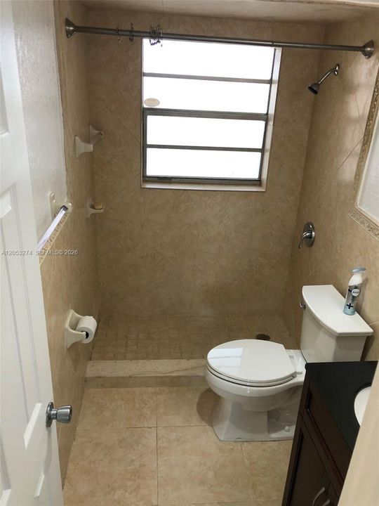 В аренду: $1,825 (1 спален, 1 ванн, 715 Квадратных фут)