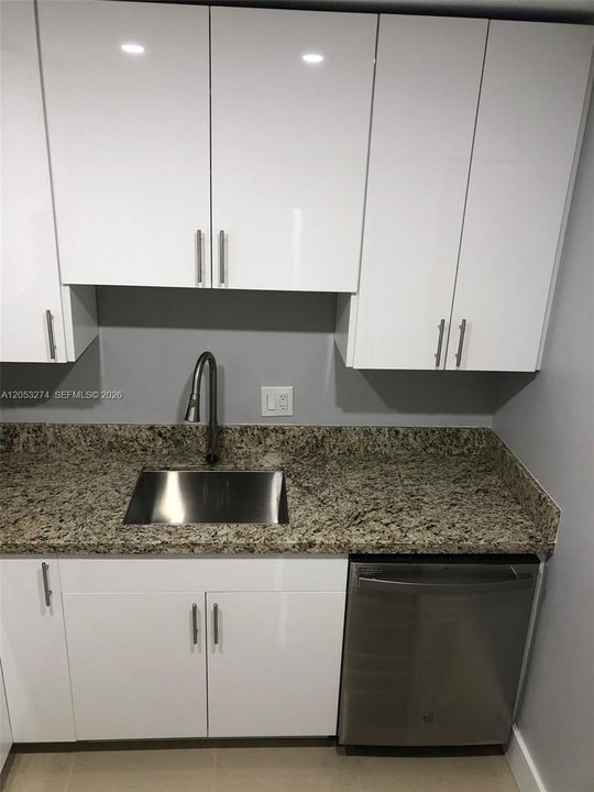 В аренду: $1,825 (1 спален, 1 ванн, 715 Квадратных фут)