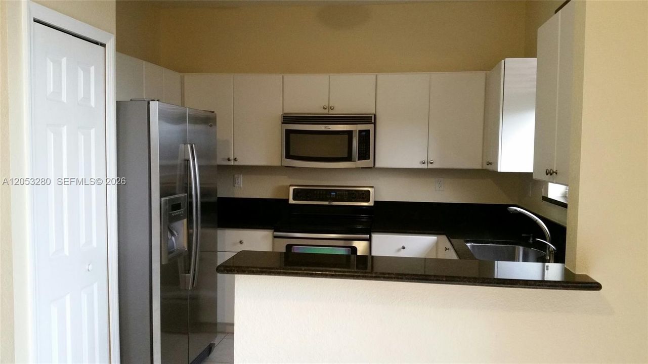 В аренду: $3,000 (3 спален, 2 ванн, 1461 Квадратных фут)