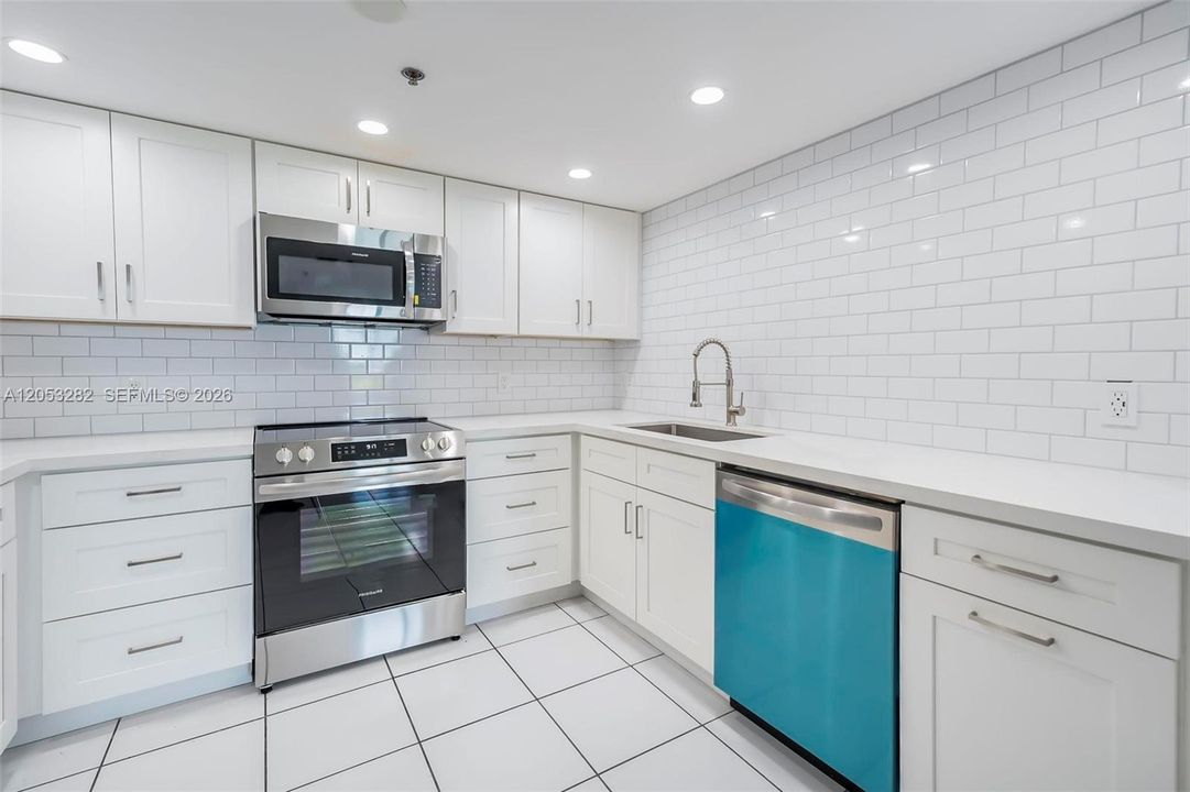 For Rent: $2,750 (1 beds, 1 baths, 770 Square Feet)