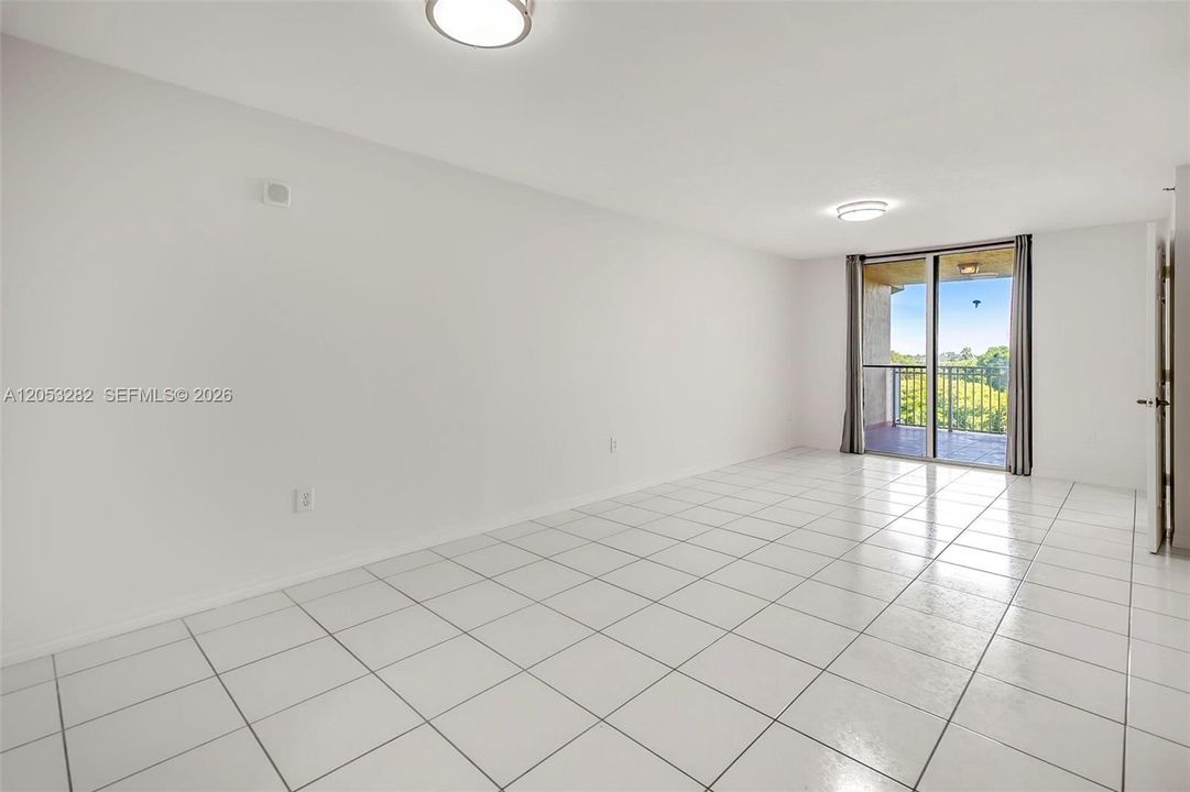 For Rent: $2,750 (1 beds, 1 baths, 770 Square Feet)
