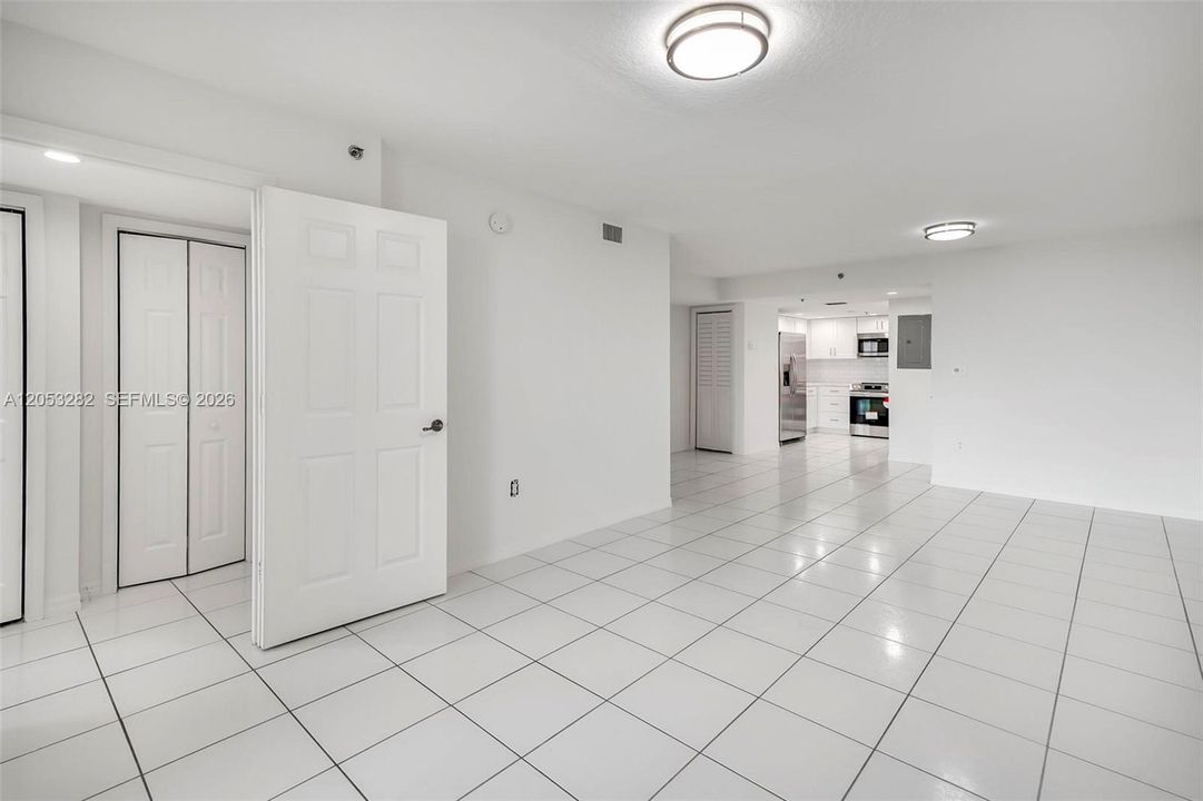 For Rent: $2,750 (1 beds, 1 baths, 770 Square Feet)