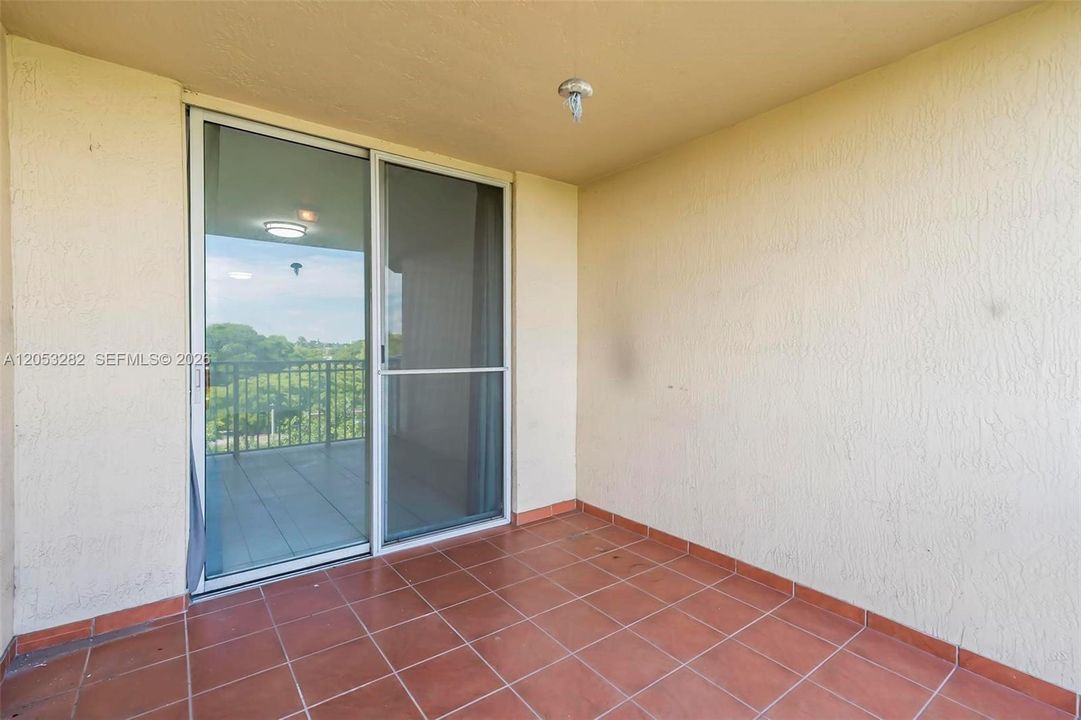 For Rent: $2,750 (1 beds, 1 baths, 770 Square Feet)