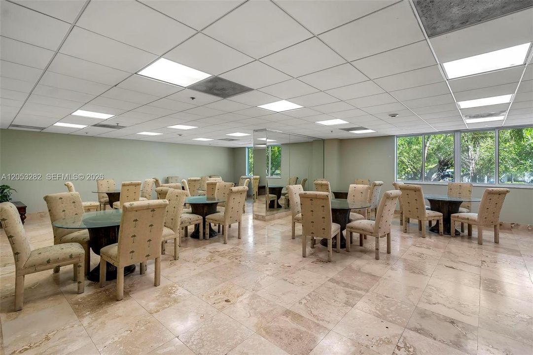 For Rent: $2,750 (1 beds, 1 baths, 770 Square Feet)