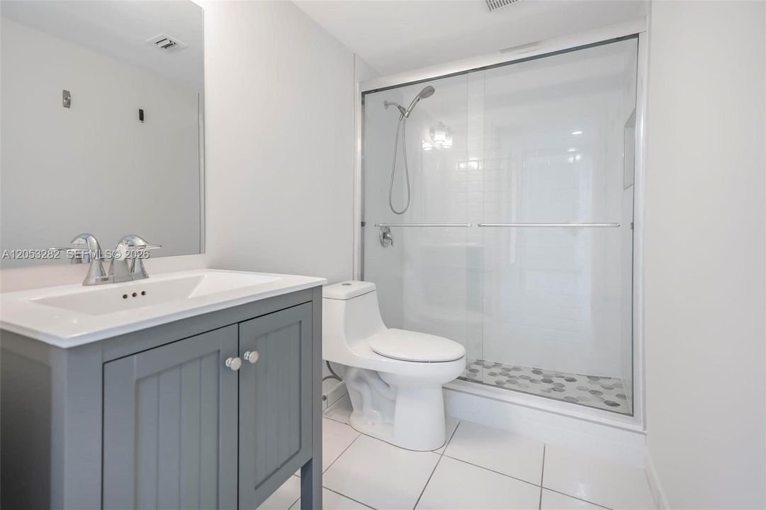 For Rent: $2,750 (1 beds, 1 baths, 770 Square Feet)