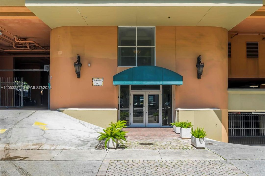 For Rent: $2,750 (1 beds, 1 baths, 770 Square Feet)