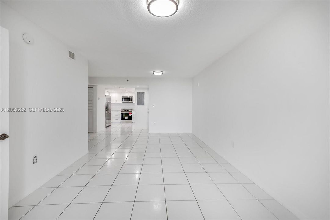 For Rent: $2,750 (1 beds, 1 baths, 770 Square Feet)