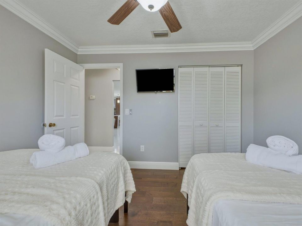 Bedroom_2_2