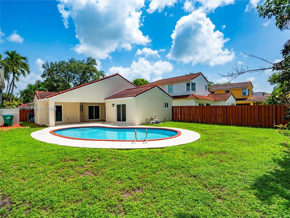 В аренду: $4,800 (3 спален, 2 ванн, 1593 Квадратных фут)