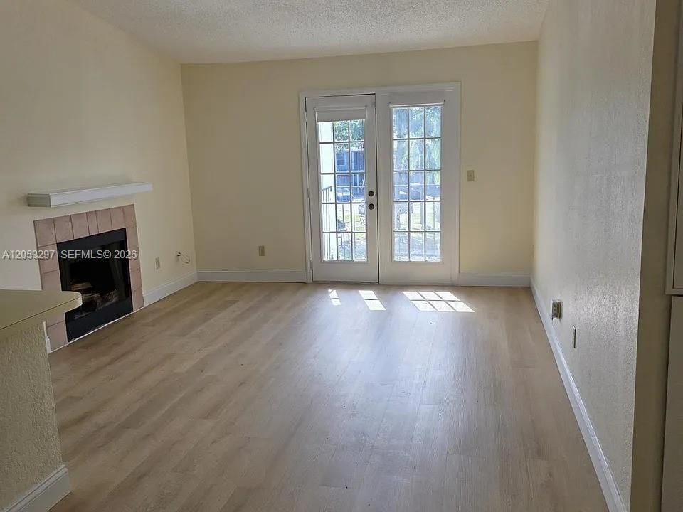 В аренду: $1,450 (1 спален, 1 ванн, 650 Квадратных фут)