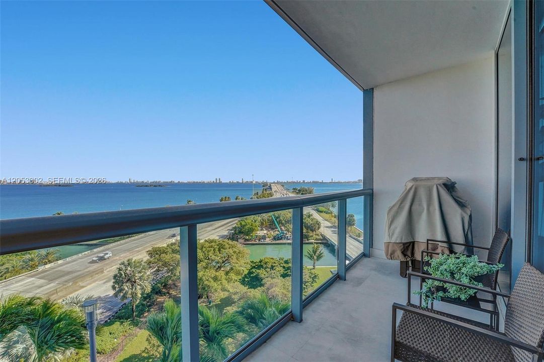 For Sale: $499,000 (1 beds, 1 baths, 773 Square Feet)