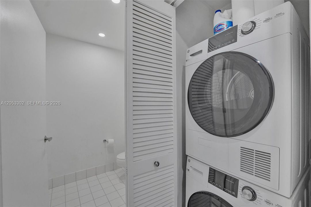 For Sale: $499,000 (1 beds, 1 baths, 773 Square Feet)