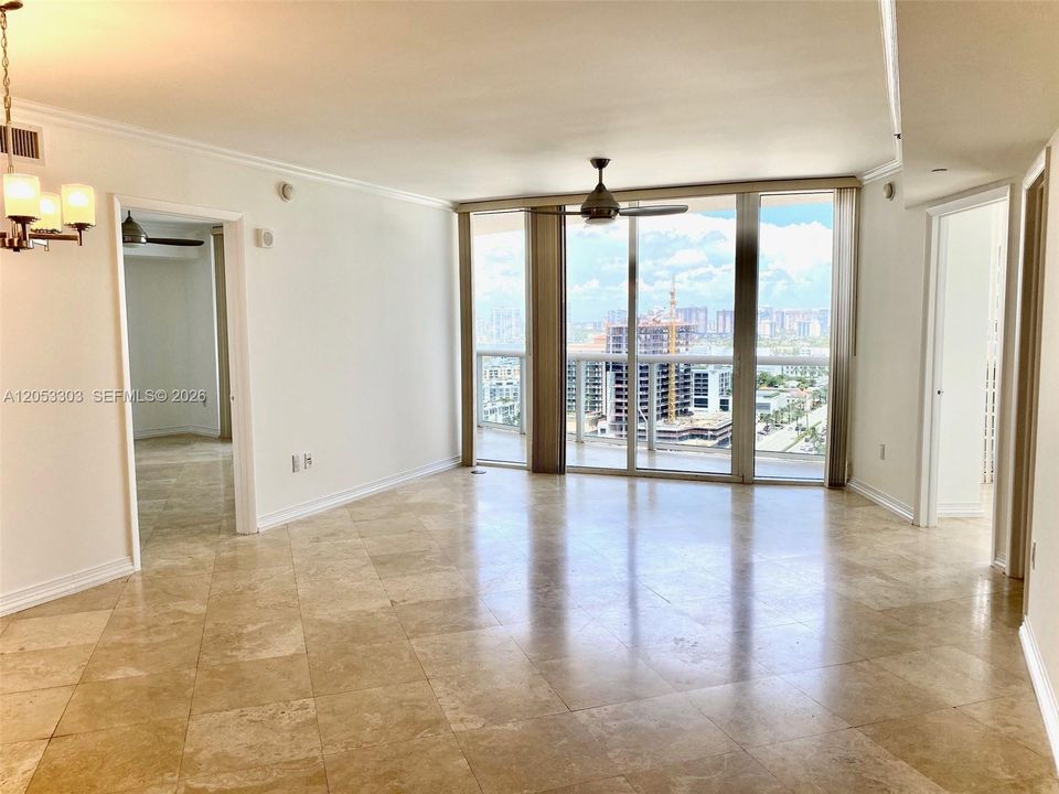 For Sale: $1,285,000 (2 beds, 2 baths, 1396 Square Feet)