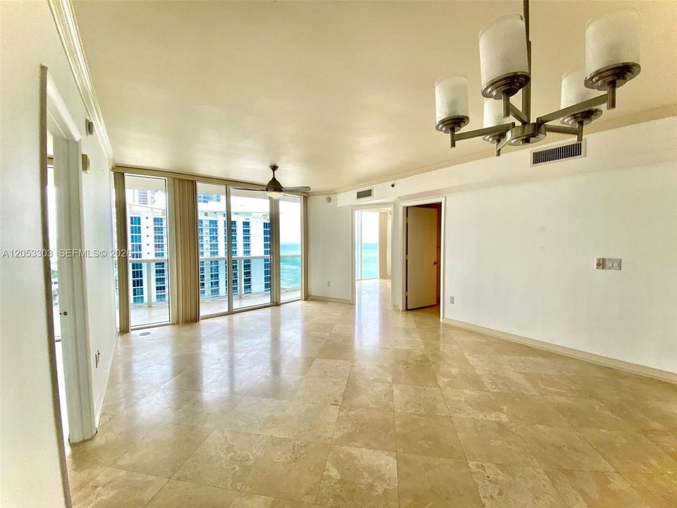 For Sale: $1,285,000 (2 beds, 2 baths, 1396 Square Feet)