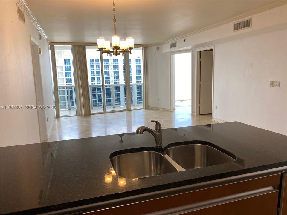 For Sale: $1,285,000 (2 beds, 2 baths, 1396 Square Feet)