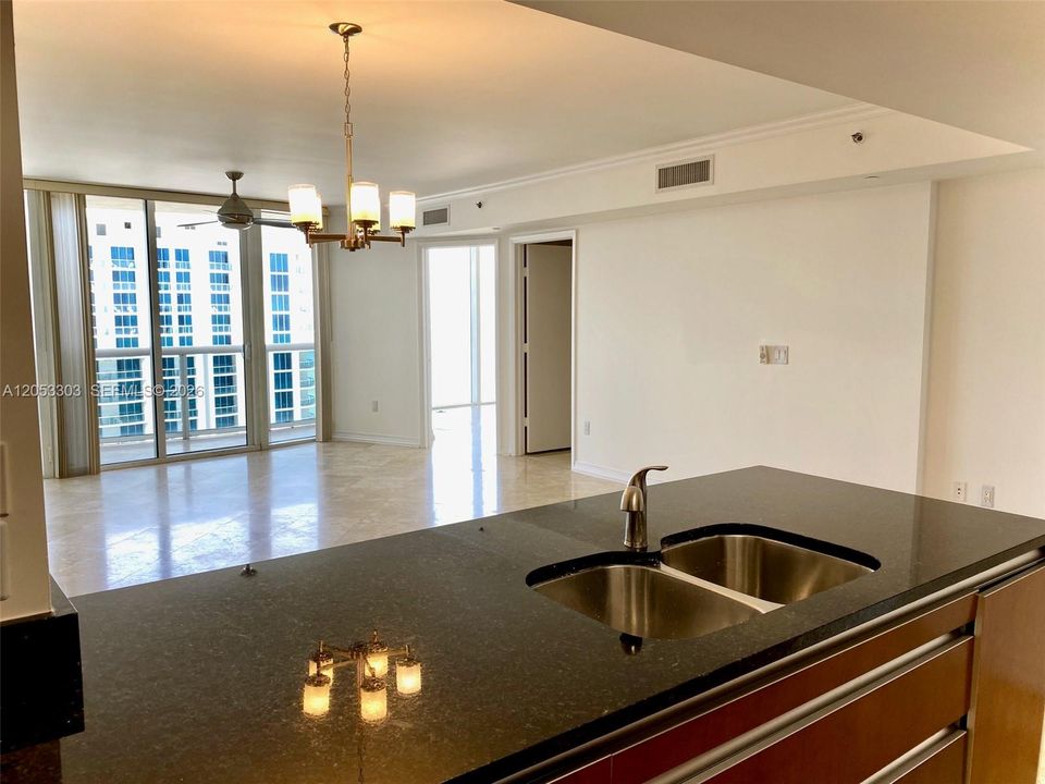For Sale: $1,285,000 (2 beds, 2 baths, 1396 Square Feet)