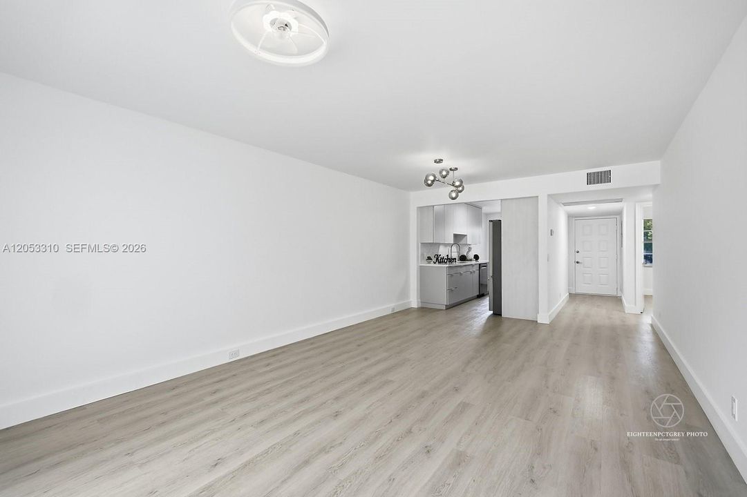 На продажу: $269,000 (2 спален, 2 ванн, 1100 Квадратных фут)