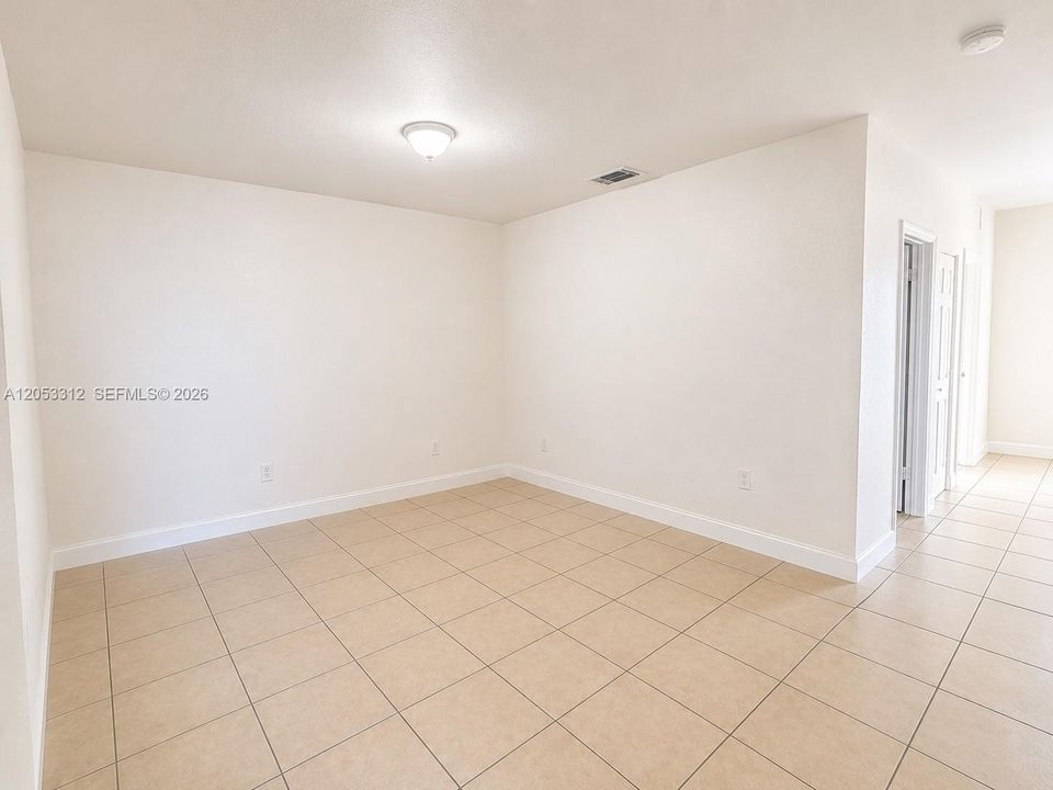 В аренду: $2,700 (4 спален, 3 ванн, 1604 Квадратных фут)