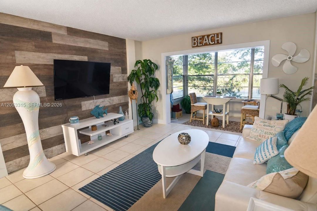For Sale: $115,000 (2 beds, 2 baths, 944 Square Feet)