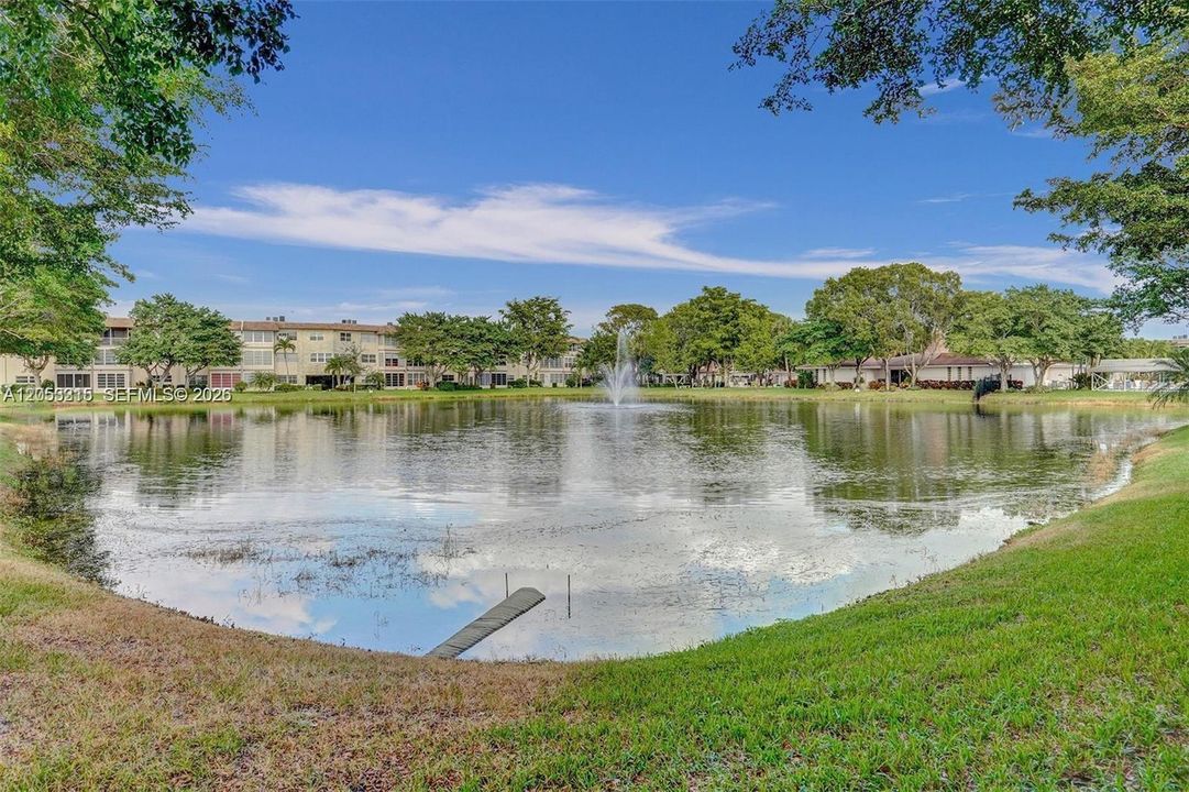 For Sale: $115,000 (2 beds, 2 baths, 944 Square Feet)