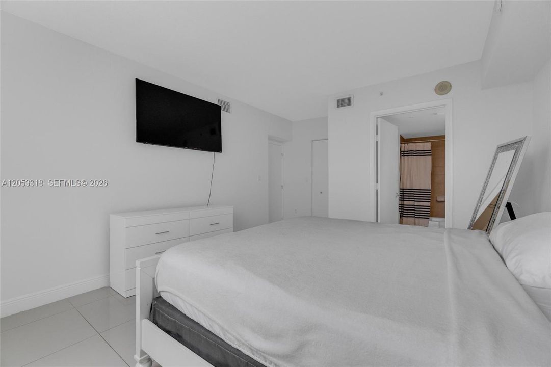 En Venta: $379,000 (2 camas, 2 baños, 955 Pies cuadrados)