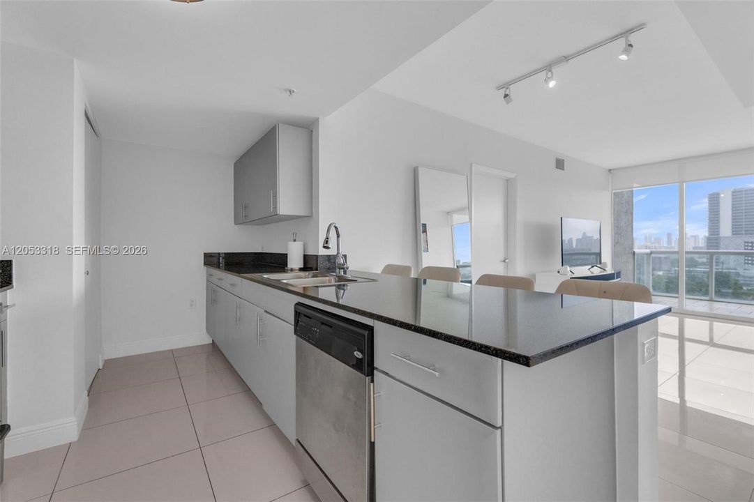 En Venta: $379,000 (2 camas, 2 baños, 955 Pies cuadrados)