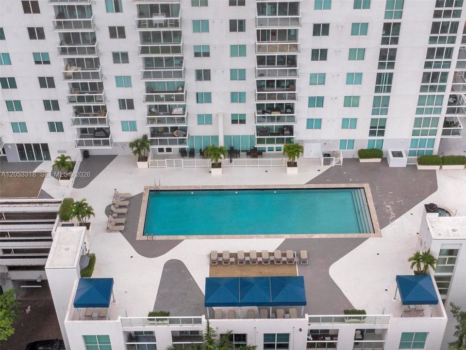 En Venta: $379,000 (2 camas, 2 baños, 955 Pies cuadrados)