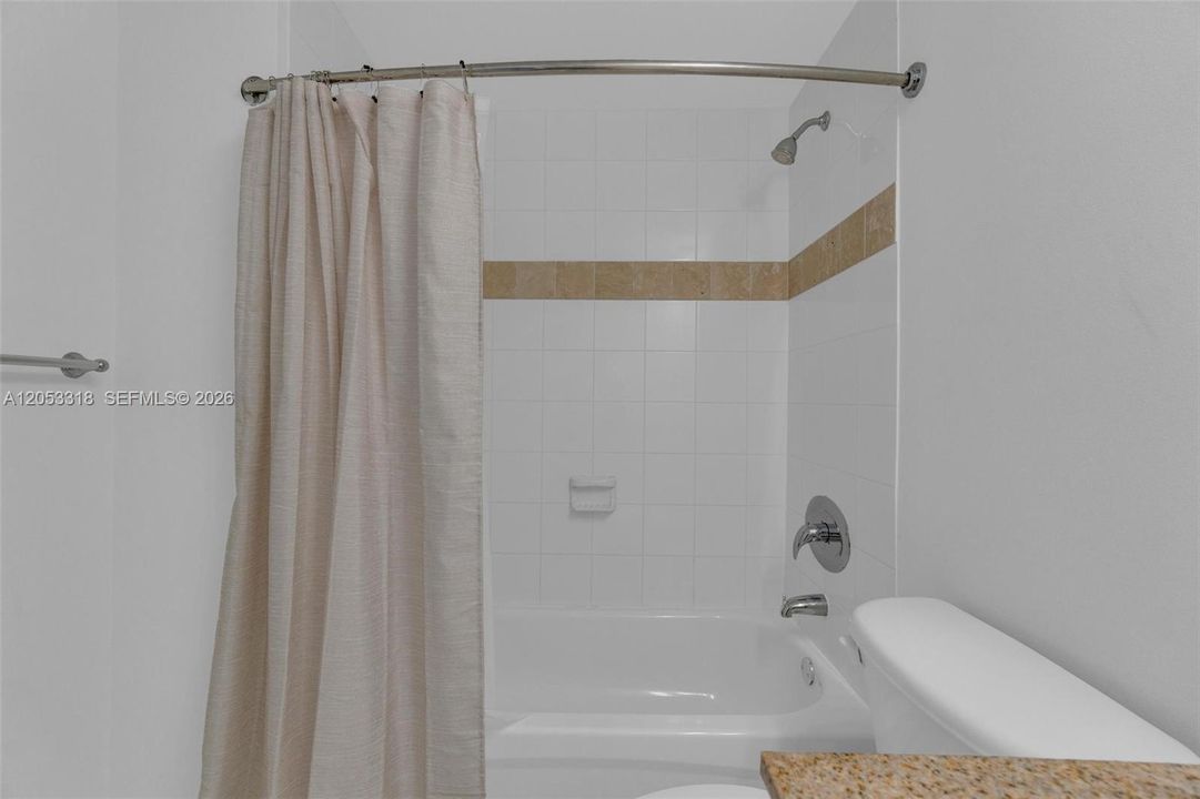 En Venta: $379,000 (2 camas, 2 baños, 955 Pies cuadrados)