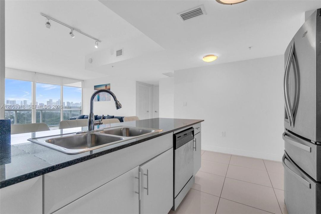 En Venta: $379,000 (2 camas, 2 baños, 955 Pies cuadrados)