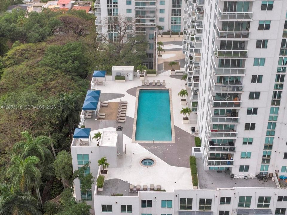 En Venta: $379,000 (2 camas, 2 baños, 955 Pies cuadrados)