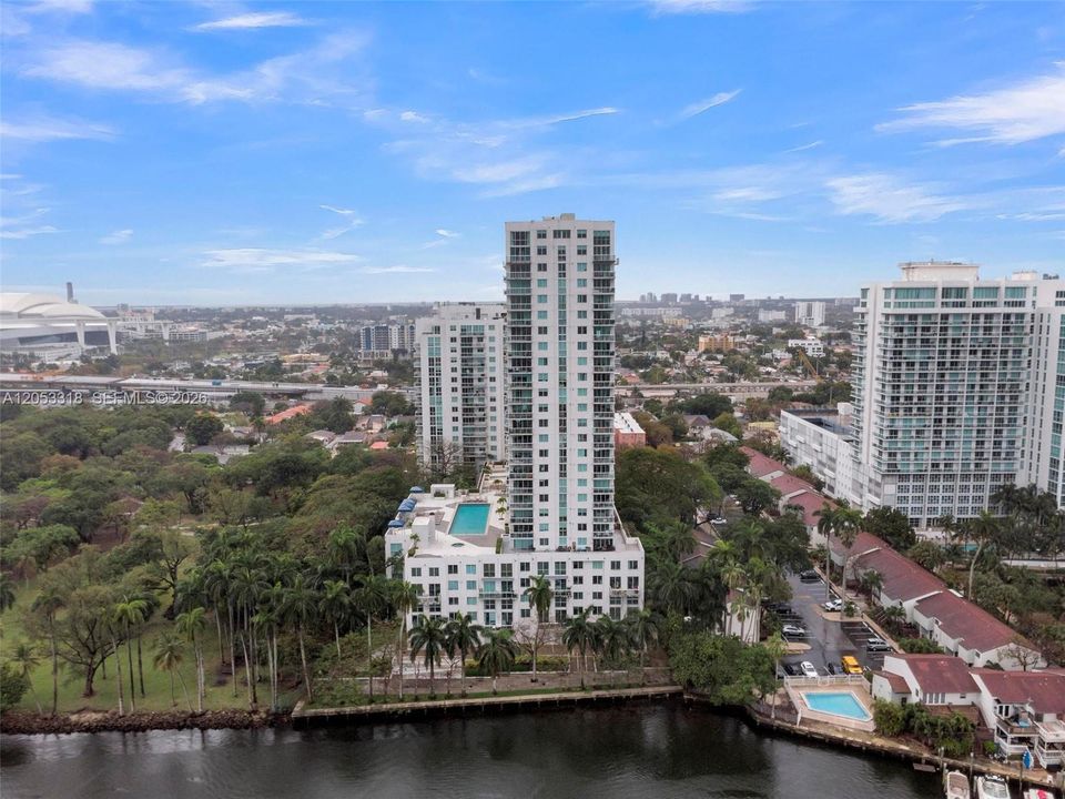 En Venta: $379,000 (2 camas, 2 baños, 955 Pies cuadrados)