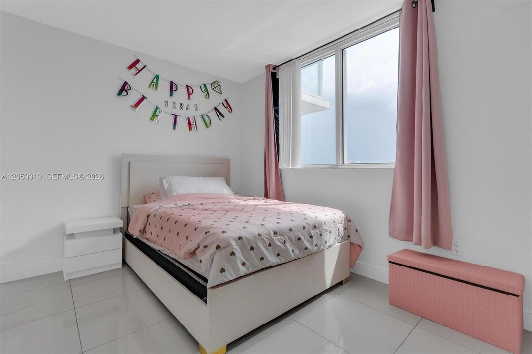 En Venta: $379,000 (2 camas, 2 baños, 955 Pies cuadrados)