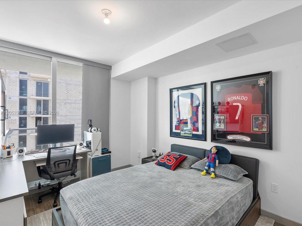 В аренду: $4,300 (2 спален, 2 ванн, 1016 Квадратных фут)