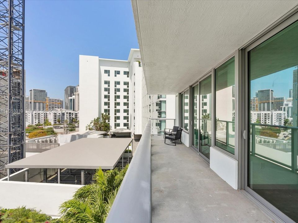 В аренду: $4,300 (2 спален, 2 ванн, 1016 Квадратных фут)