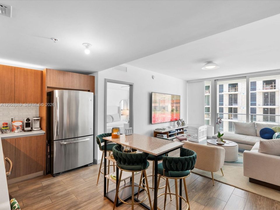 В аренду: $4,300 (2 спален, 2 ванн, 1016 Квадратных фут)