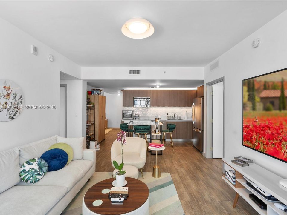 В аренду: $4,300 (2 спален, 2 ванн, 1016 Квадратных фут)