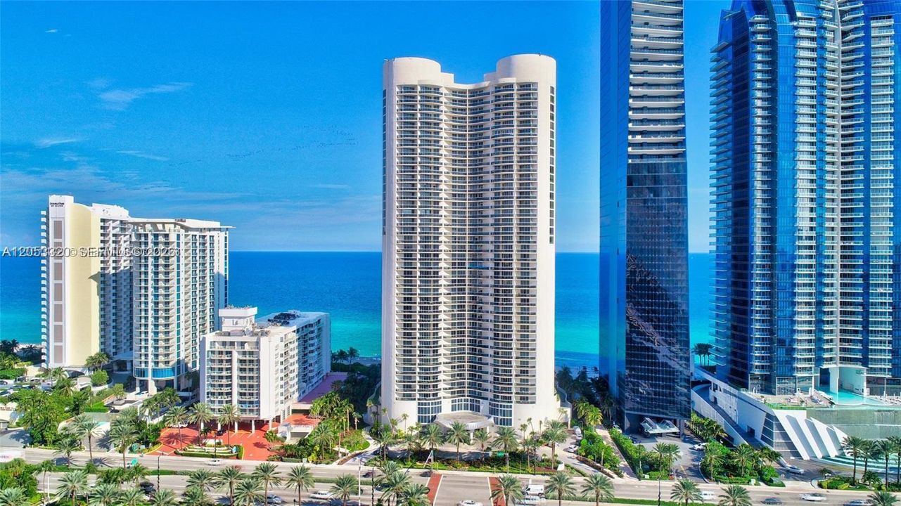For Rent: $5,600 (2 beds, 2 baths, 1396 Square Feet)
