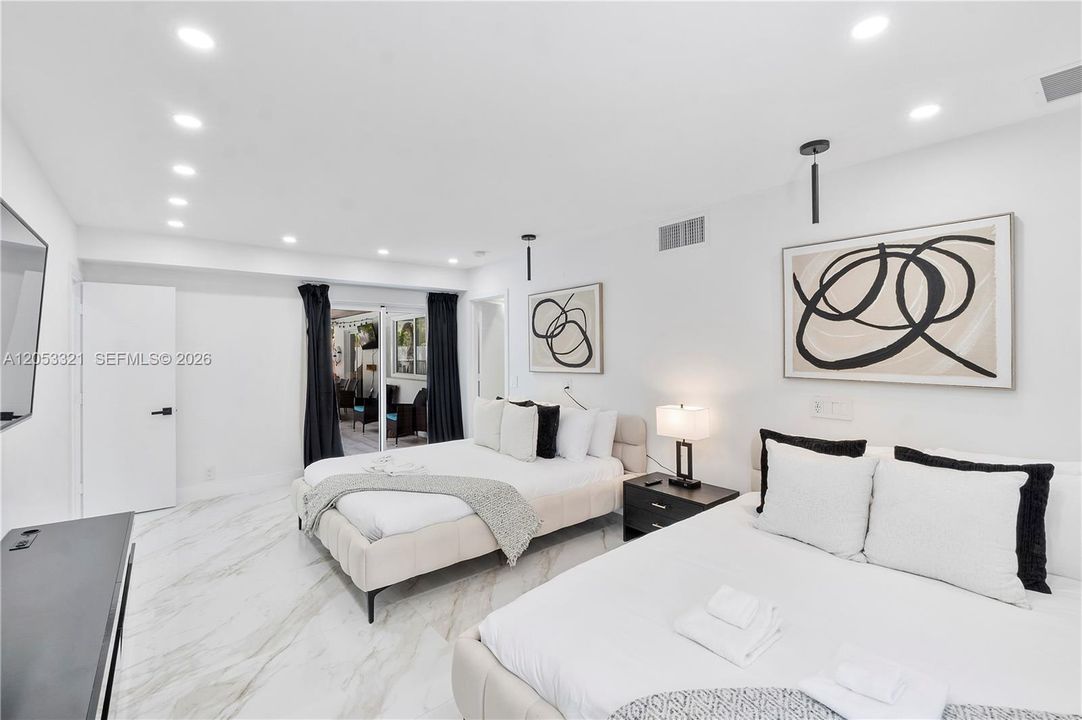 For Rent: $15,000 (5 beds, 5 baths, 3860 Square Feet)