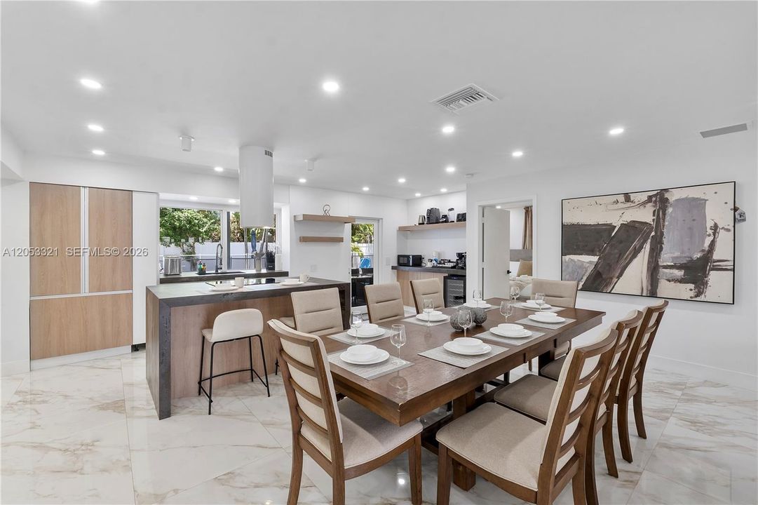 For Rent: $15,000 (5 beds, 5 baths, 3860 Square Feet)