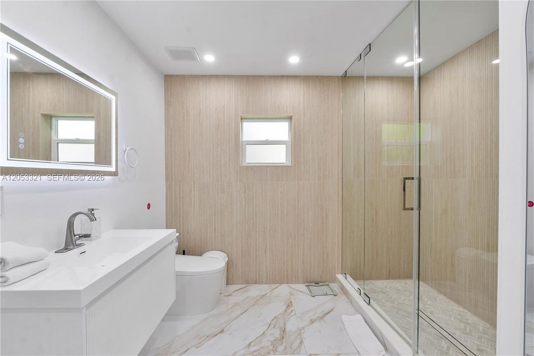 For Rent: $15,000 (5 beds, 5 baths, 3860 Square Feet)
