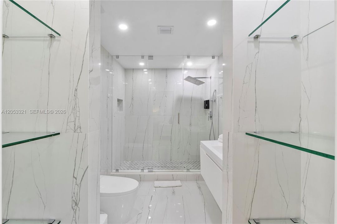 For Rent: $15,000 (5 beds, 5 baths, 3860 Square Feet)