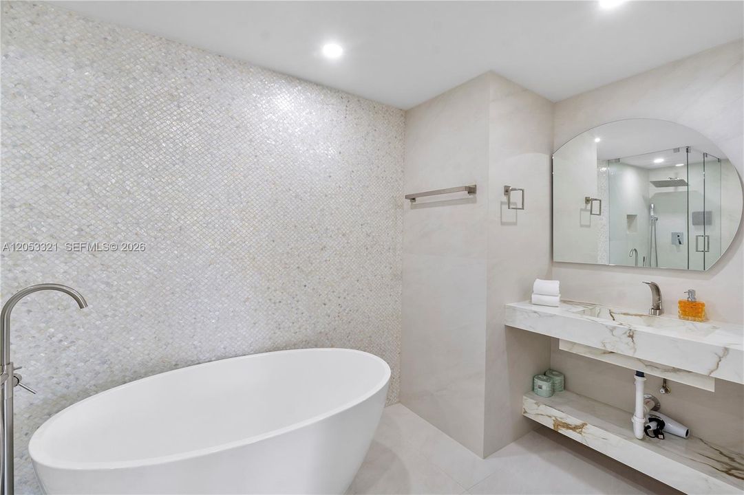 For Rent: $15,000 (5 beds, 5 baths, 3860 Square Feet)