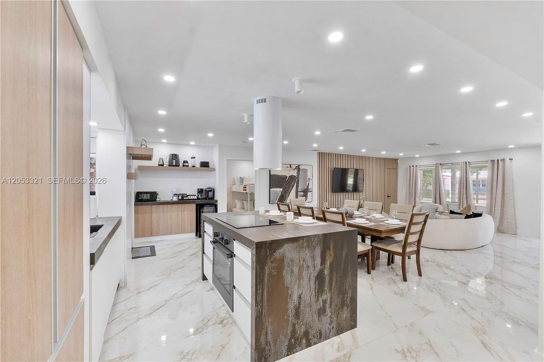 For Rent: $15,000 (5 beds, 5 baths, 3860 Square Feet)