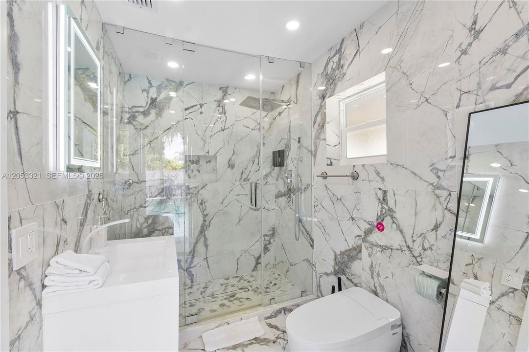 For Rent: $15,000 (5 beds, 5 baths, 3860 Square Feet)